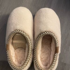 UGG Tasman Maxi Curly Slipper